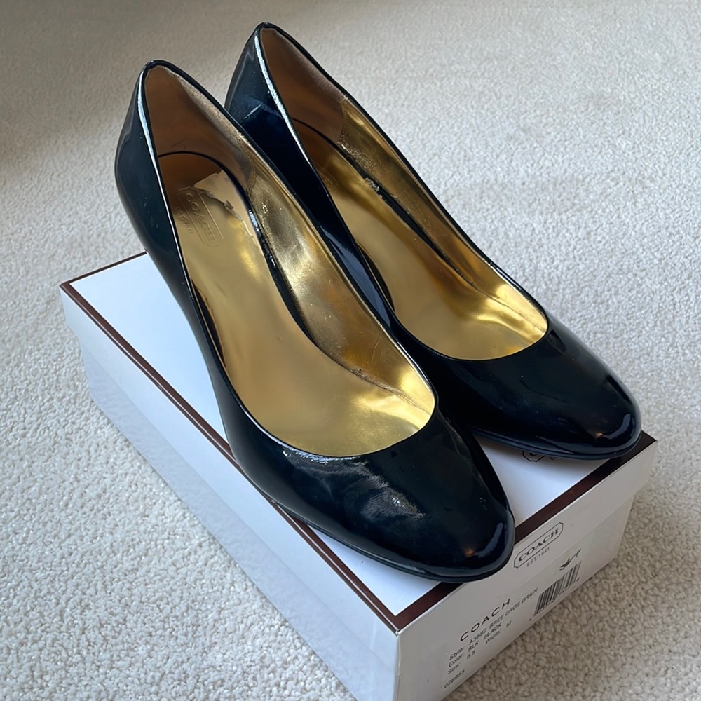 Coach Black Patent Leather Round Toe Heels Pumps Size 10 with Box